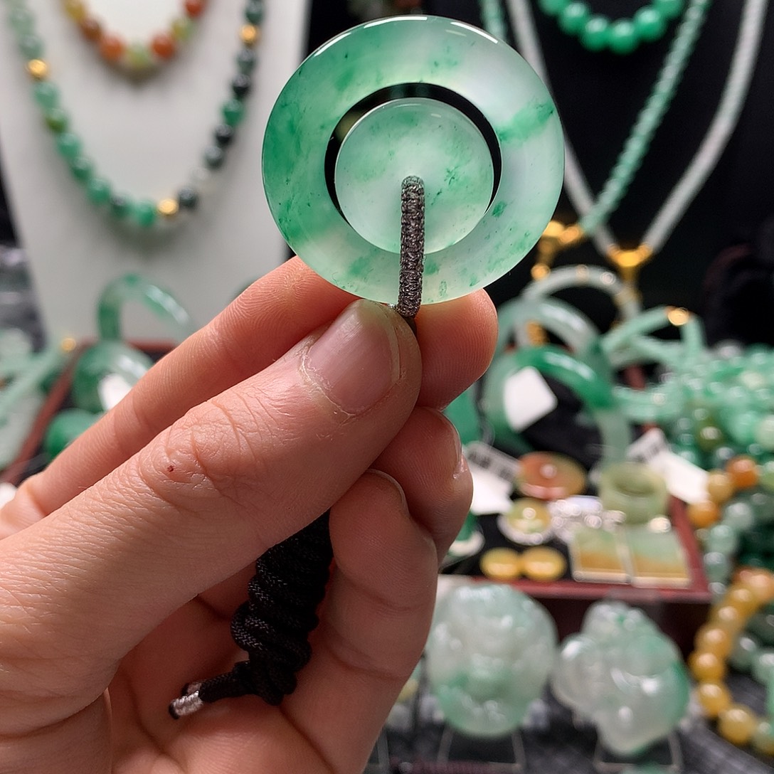 石英质玉未镶嵌吊坠