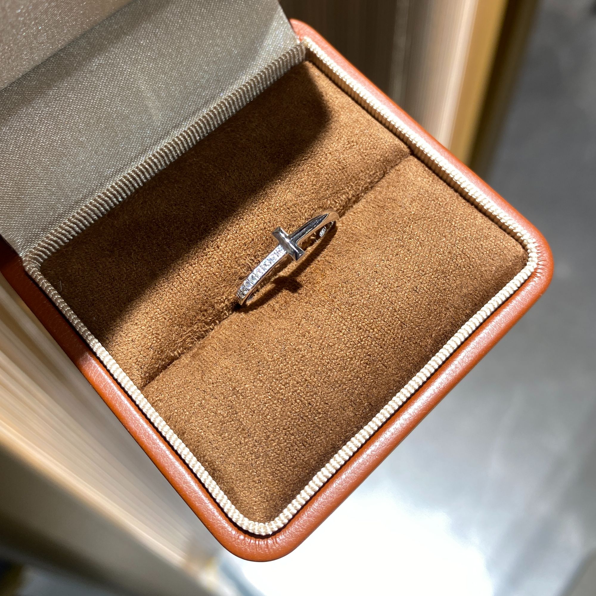 莫桑石铂金pt950首饰铂金镶嵌莫桑单T戒指百搭小众时尚