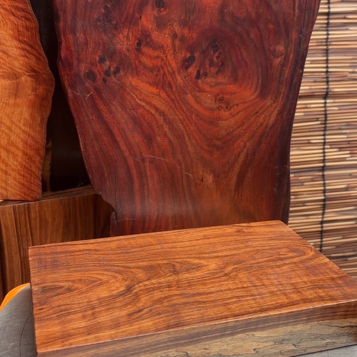 蒙***阁大叶紫檀（黑酸枝木类）