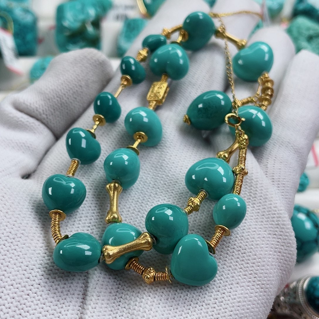 绿松石颈饰18K金镶嵌依**牧