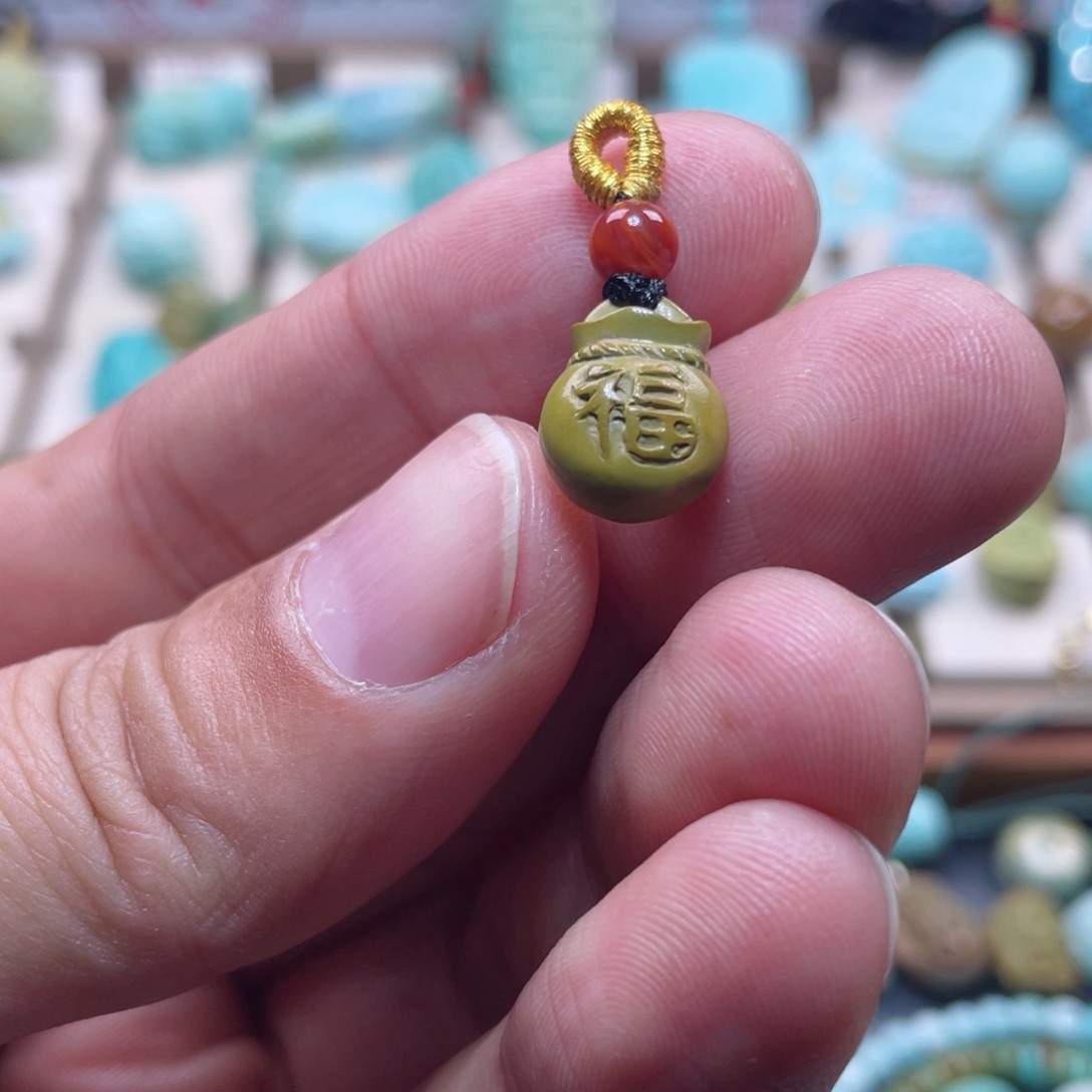 绿松石配饰未镶嵌