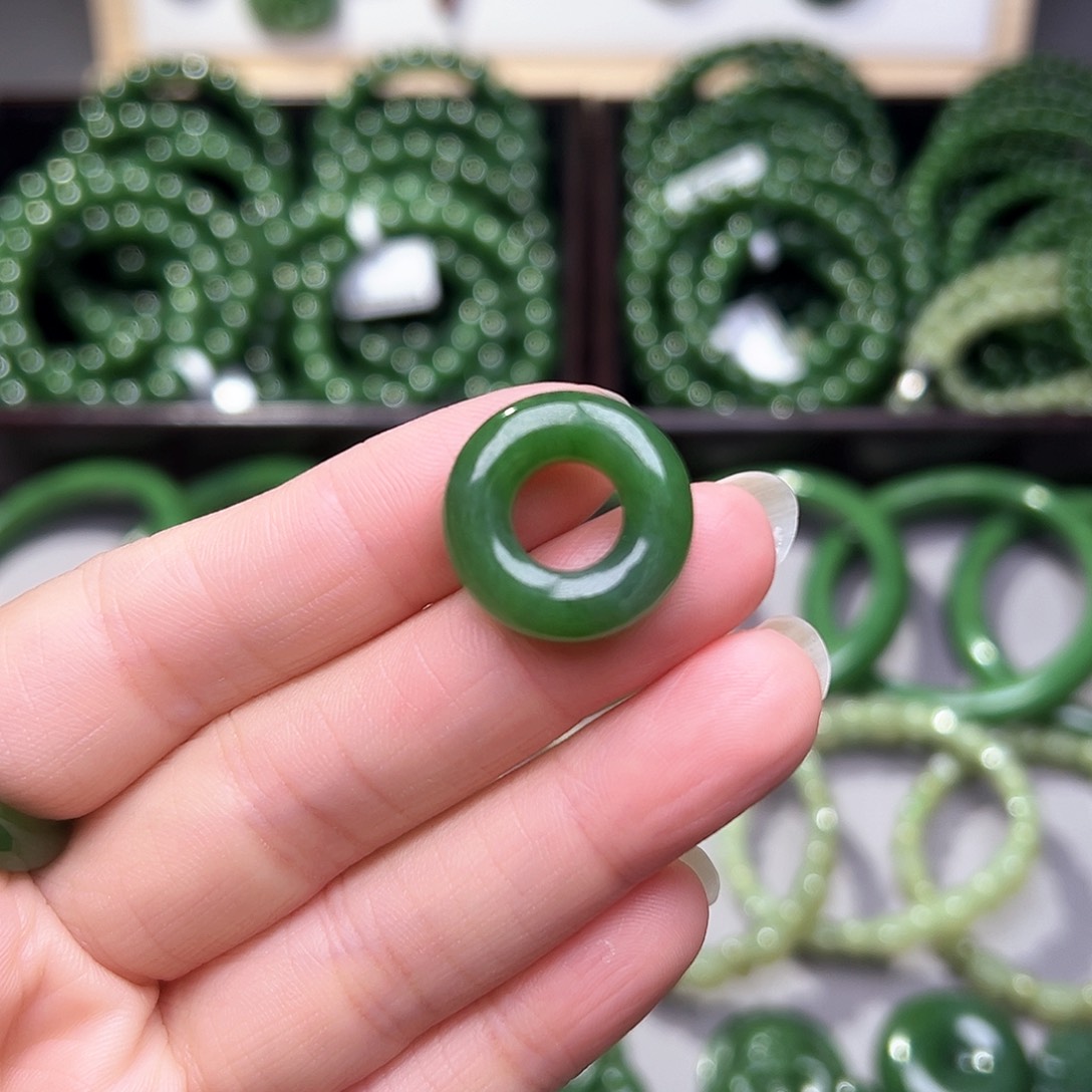 和田玉（碧玉）颈饰未镶嵌