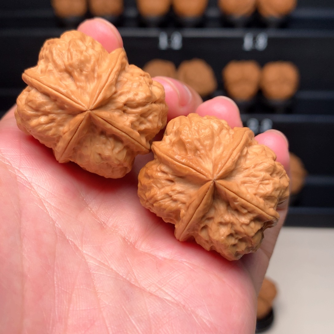 文玩核桃把件吳**东火麒麟四棱