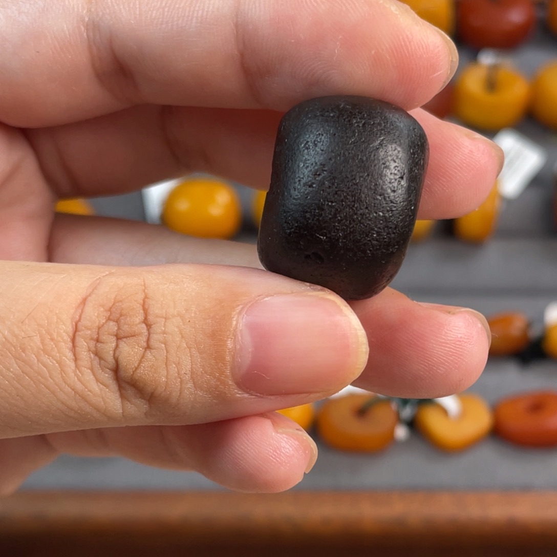 裸石琥珀未镶嵌小**芳