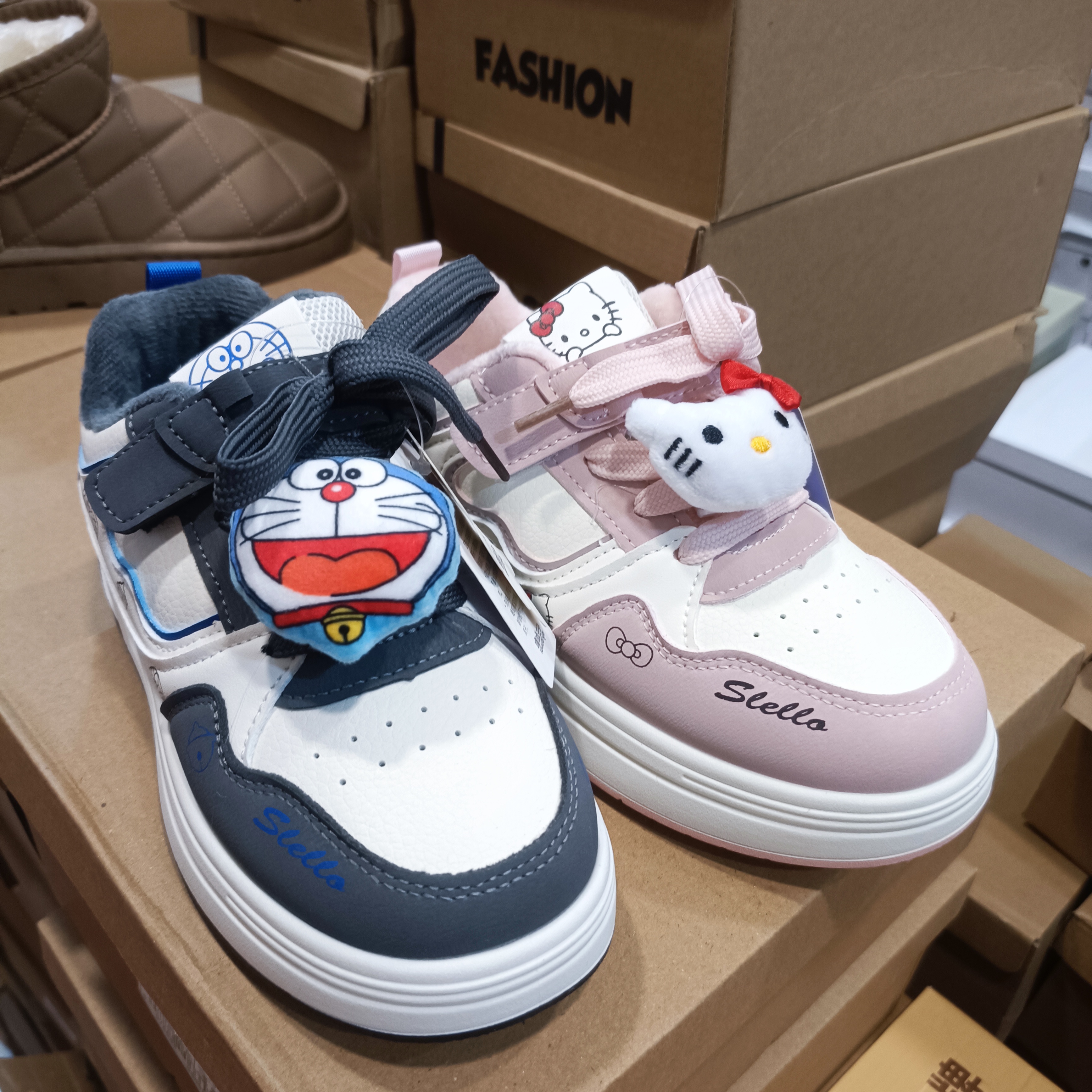 558）加绒板鞋冬季新款卡通轻便软底休闲运动鞋男女童适用