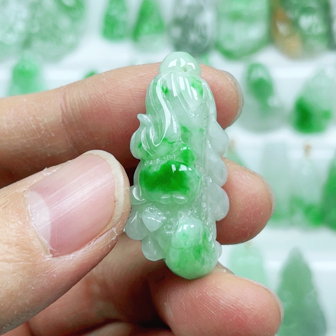 翡翠吊坠(不含链)未镶嵌无****待