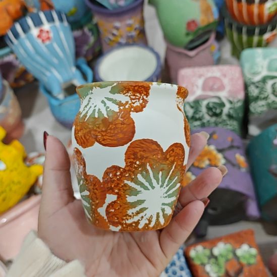 当场拍满15元发货不凑不发，花盆盆口不方不圆有针孔黑点是正常的，