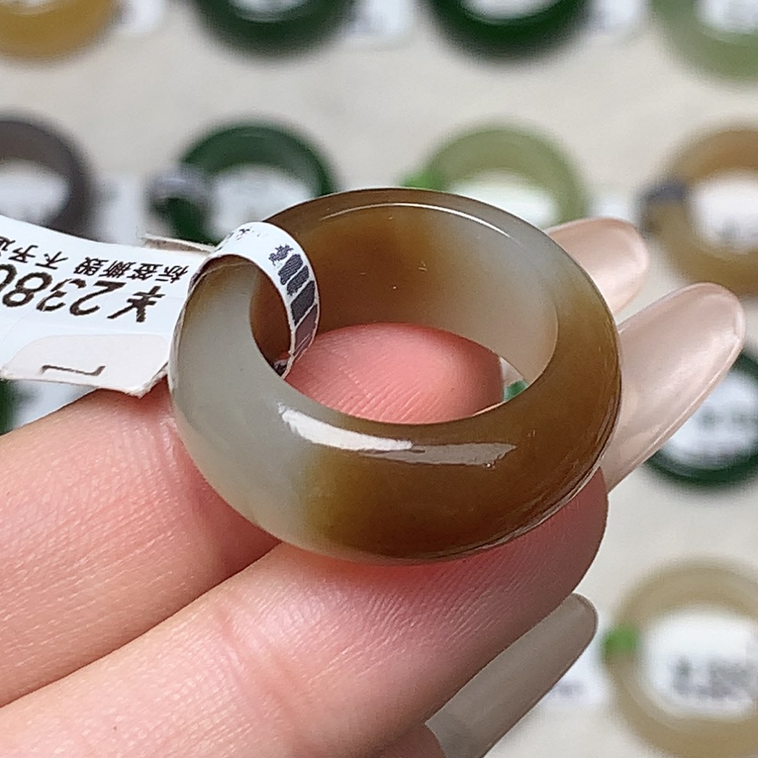 未镶嵌戒指和田玉