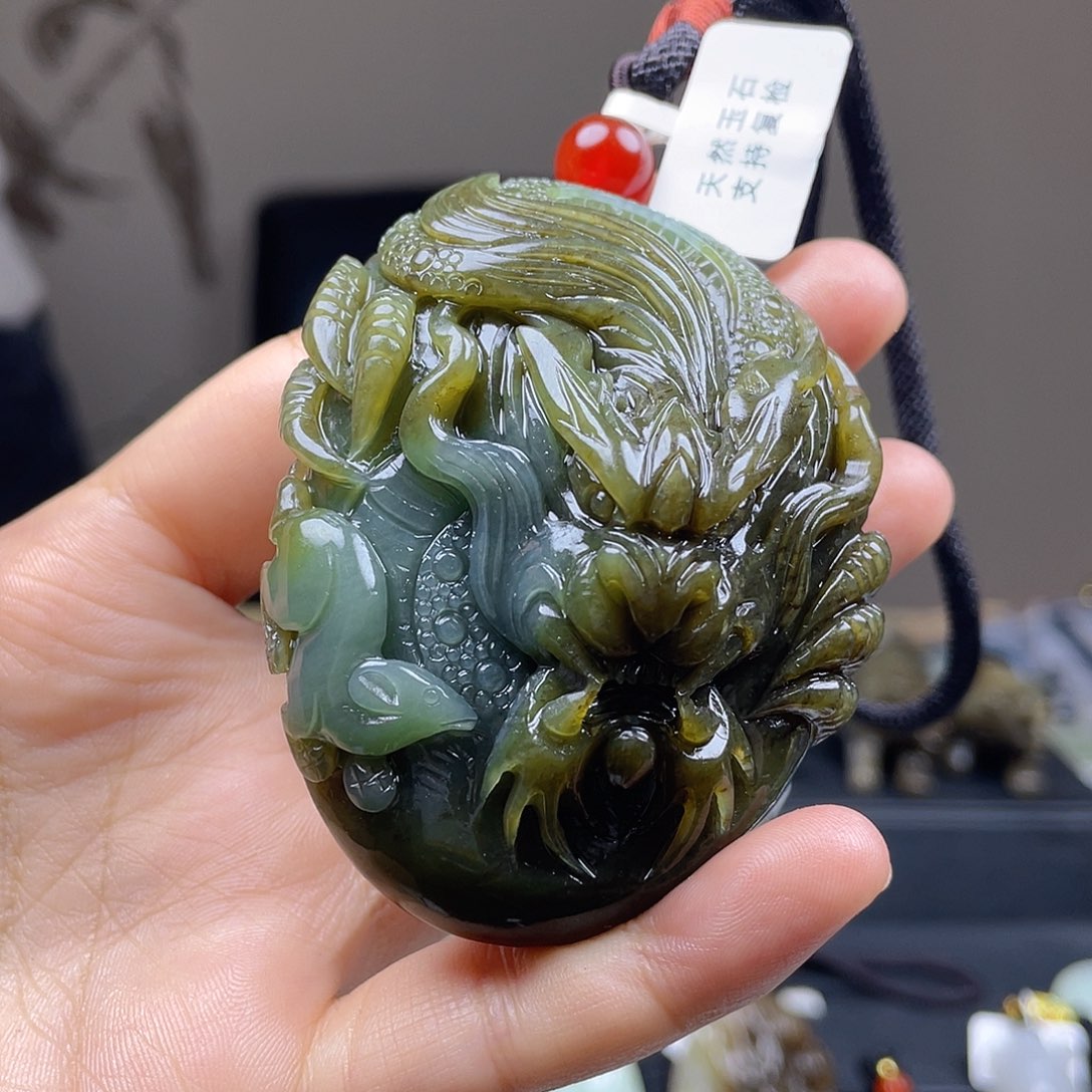 郎***下和田玉未镶嵌颈饰