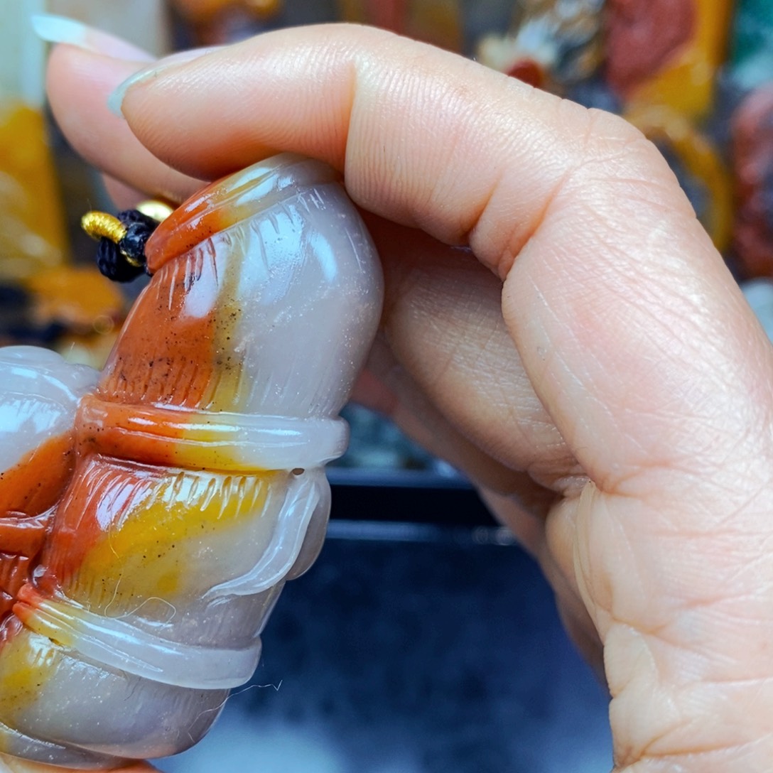 石英质玉（黄龙玉）未镶嵌颈饰