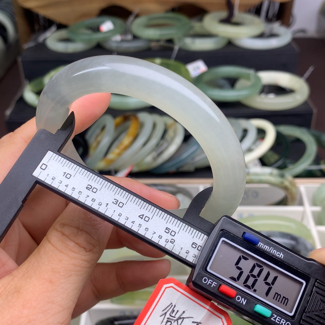 蛇纹石玉未镶嵌手镯749