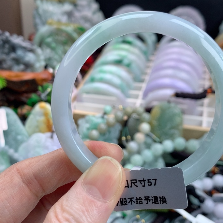 翡翠手镯未镶嵌吊坠