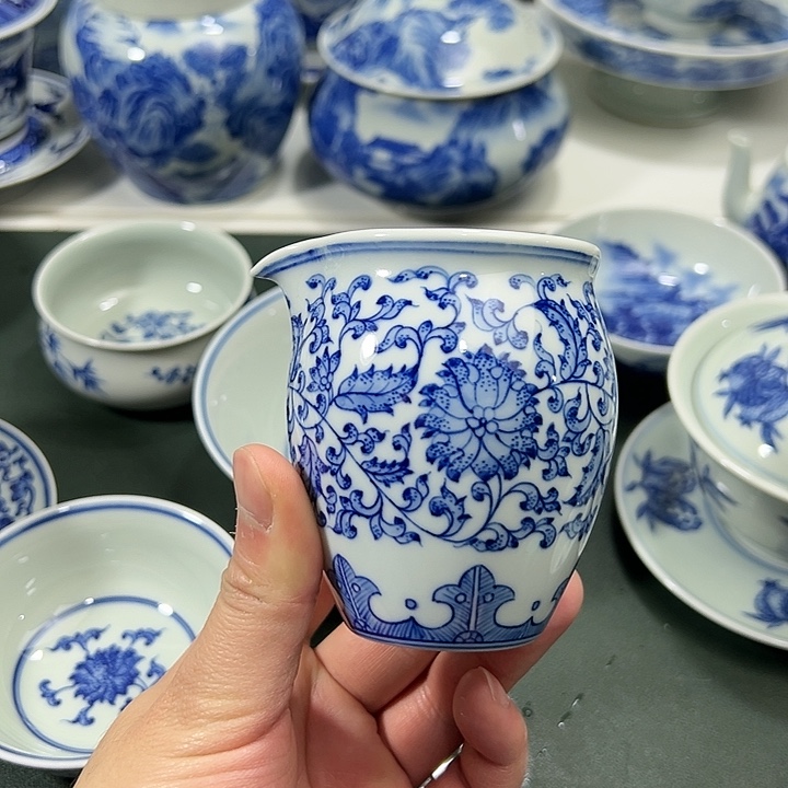 微瑕柴窑点工缠枝花卉公道杯