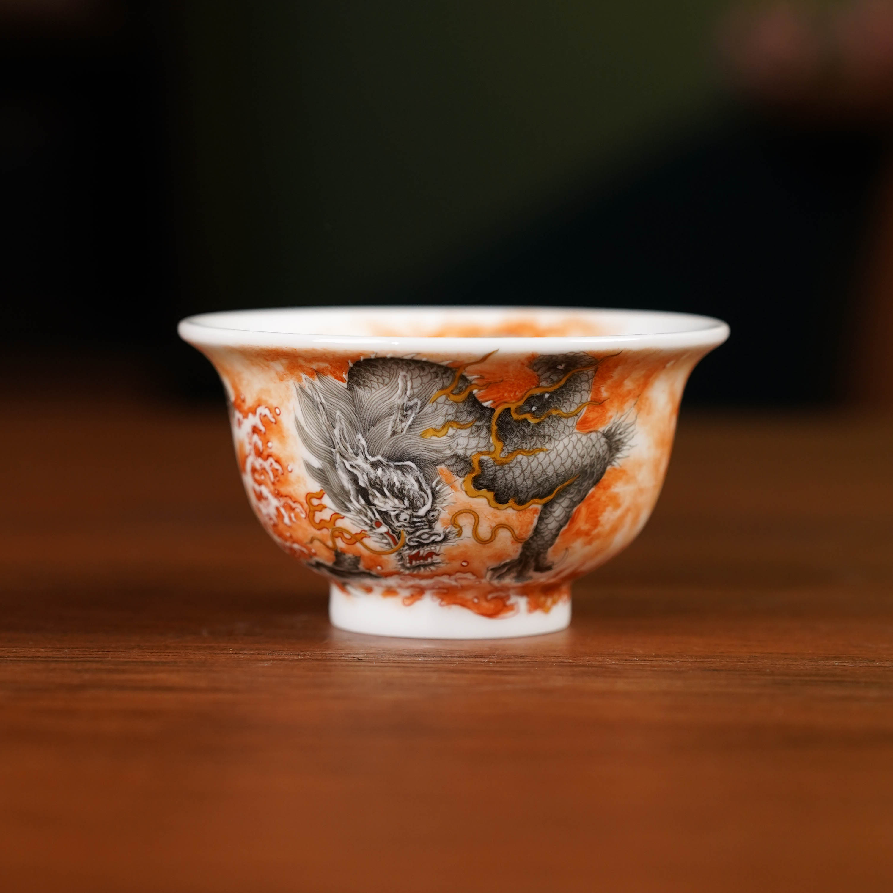 【中国工艺】王斌手绘矾红墨龙压手杯（jd775）