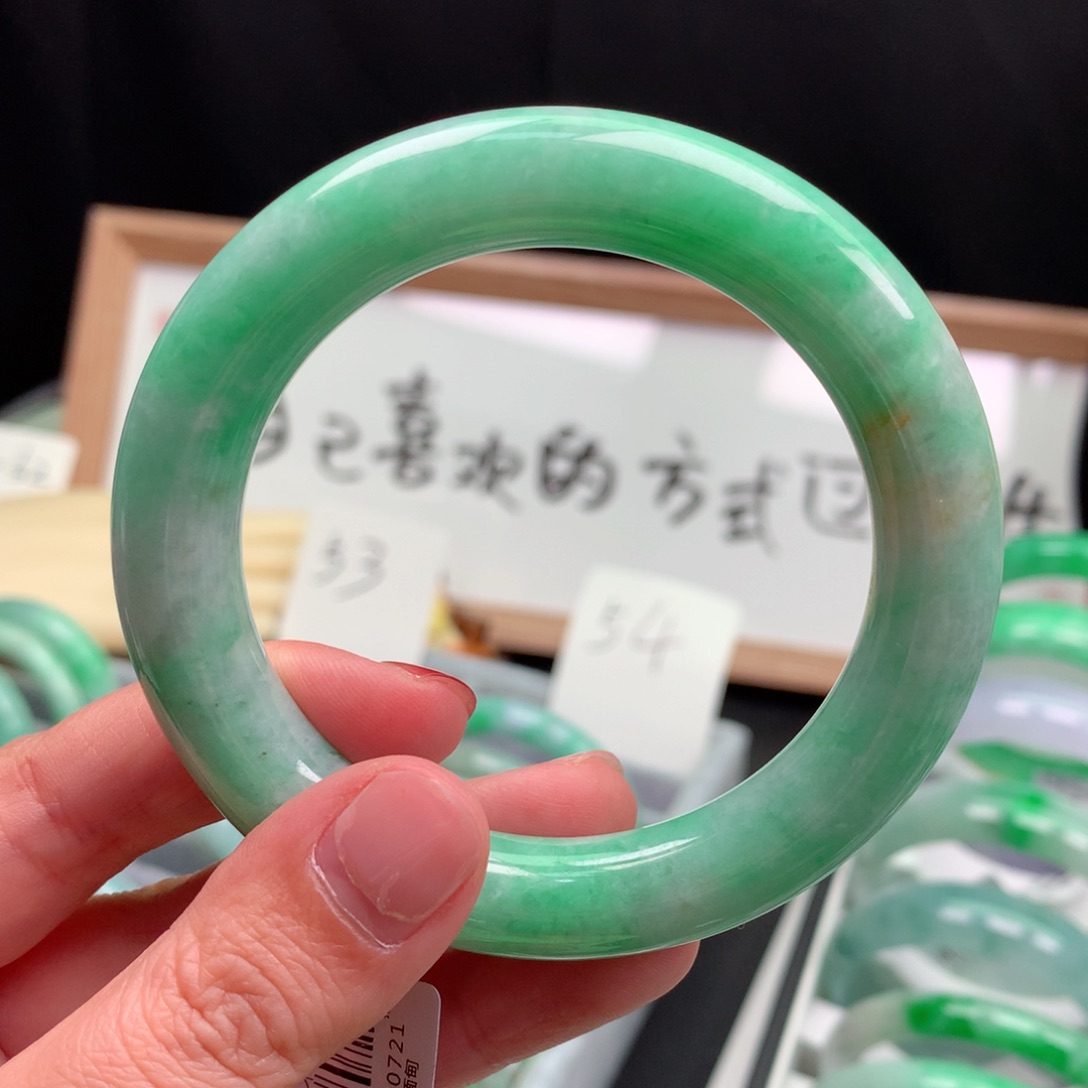 翡翠手镯未镶嵌缅甸