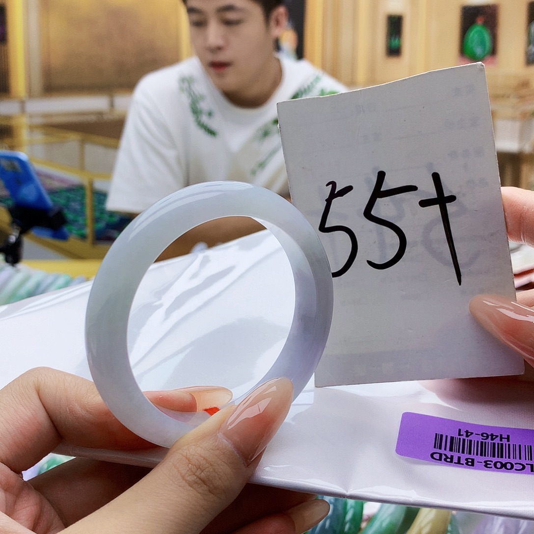 翡翠手镯未镶嵌000……