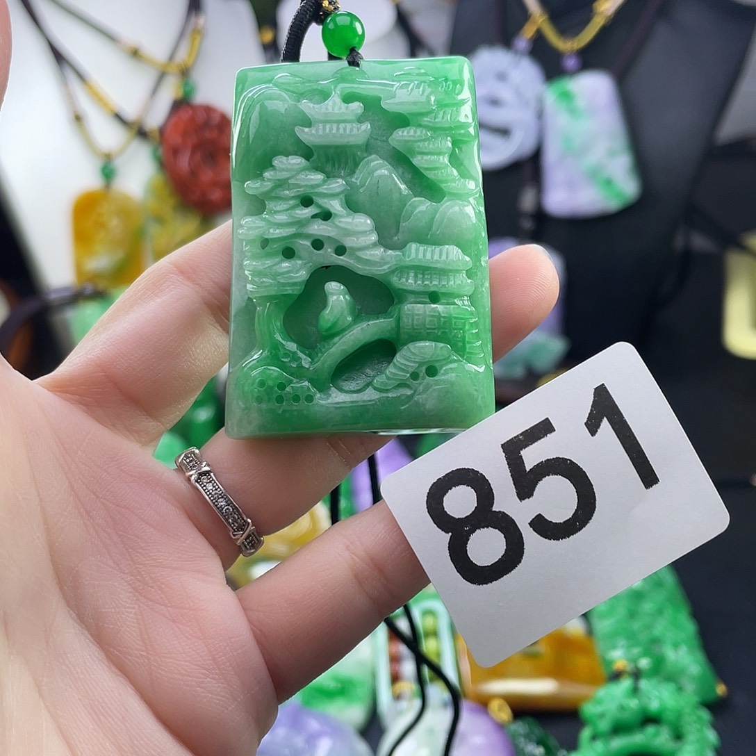 翡翠未镶嵌吊坠(赠链)