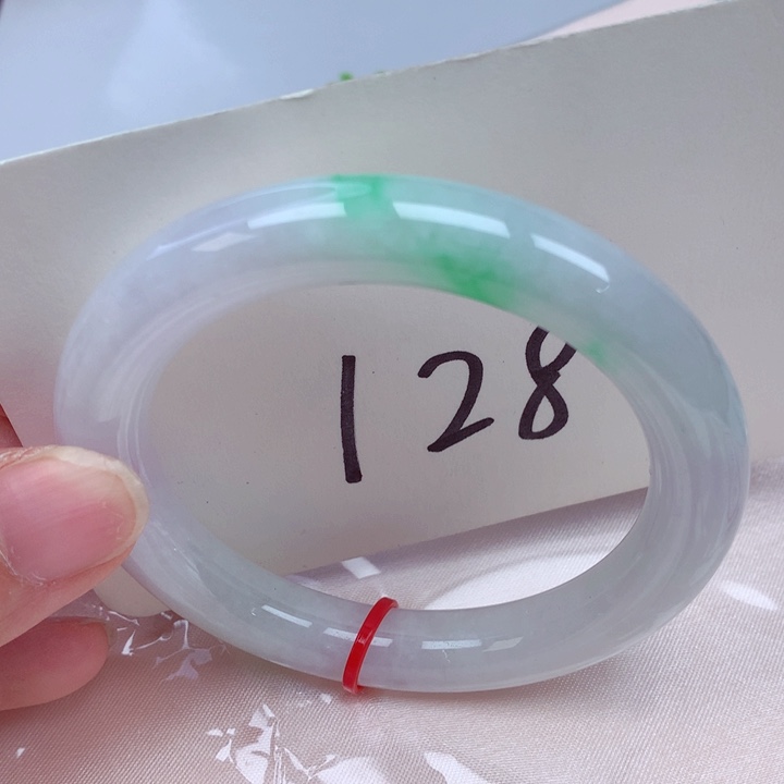 翡翠手镯未镶嵌翡翠