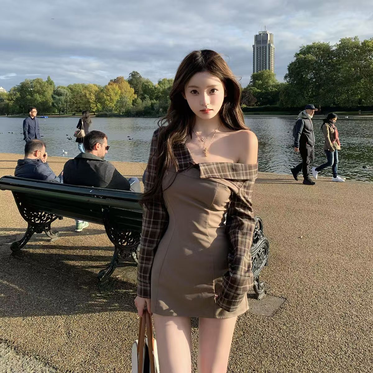 显身材网红款甜辣修身性感包臀吊带短裙+薄款长袖连帽开衫两件套