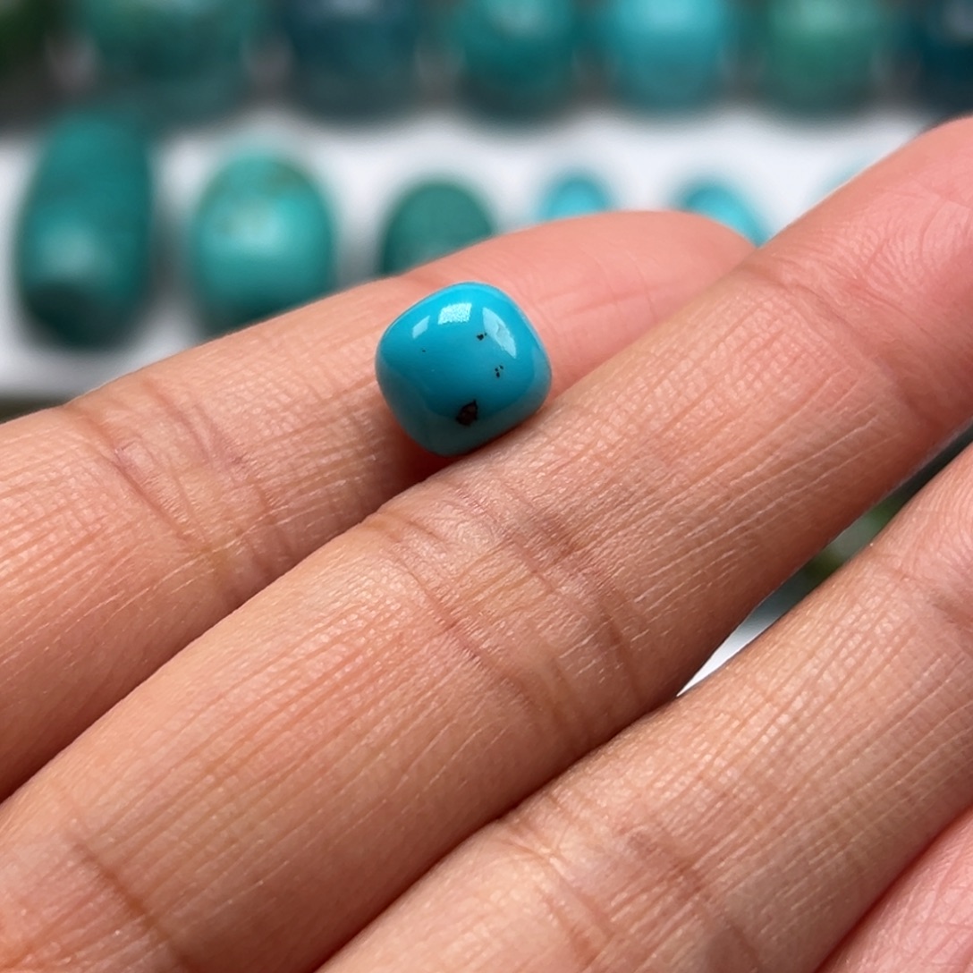 茅***昕绿松石未镶嵌珠宝奇石