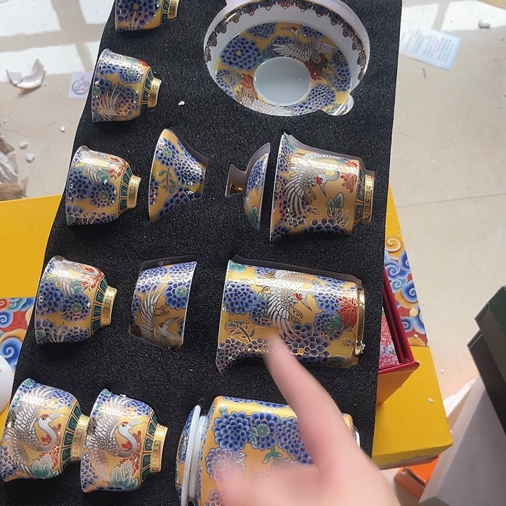 孤品茶具套装等。            