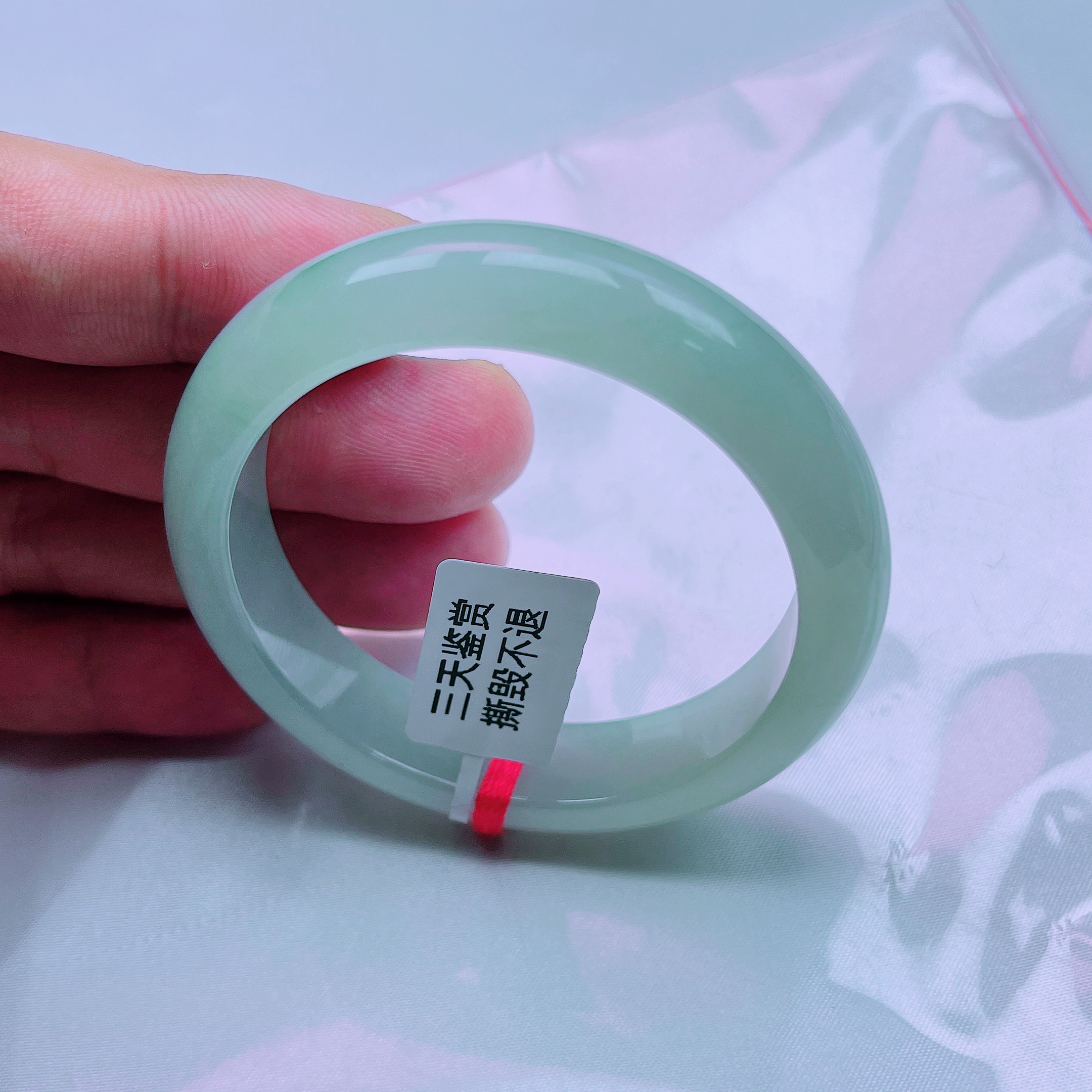 缅甸天然A货翡翠老坑冰透手镯52.3圈口有细纹