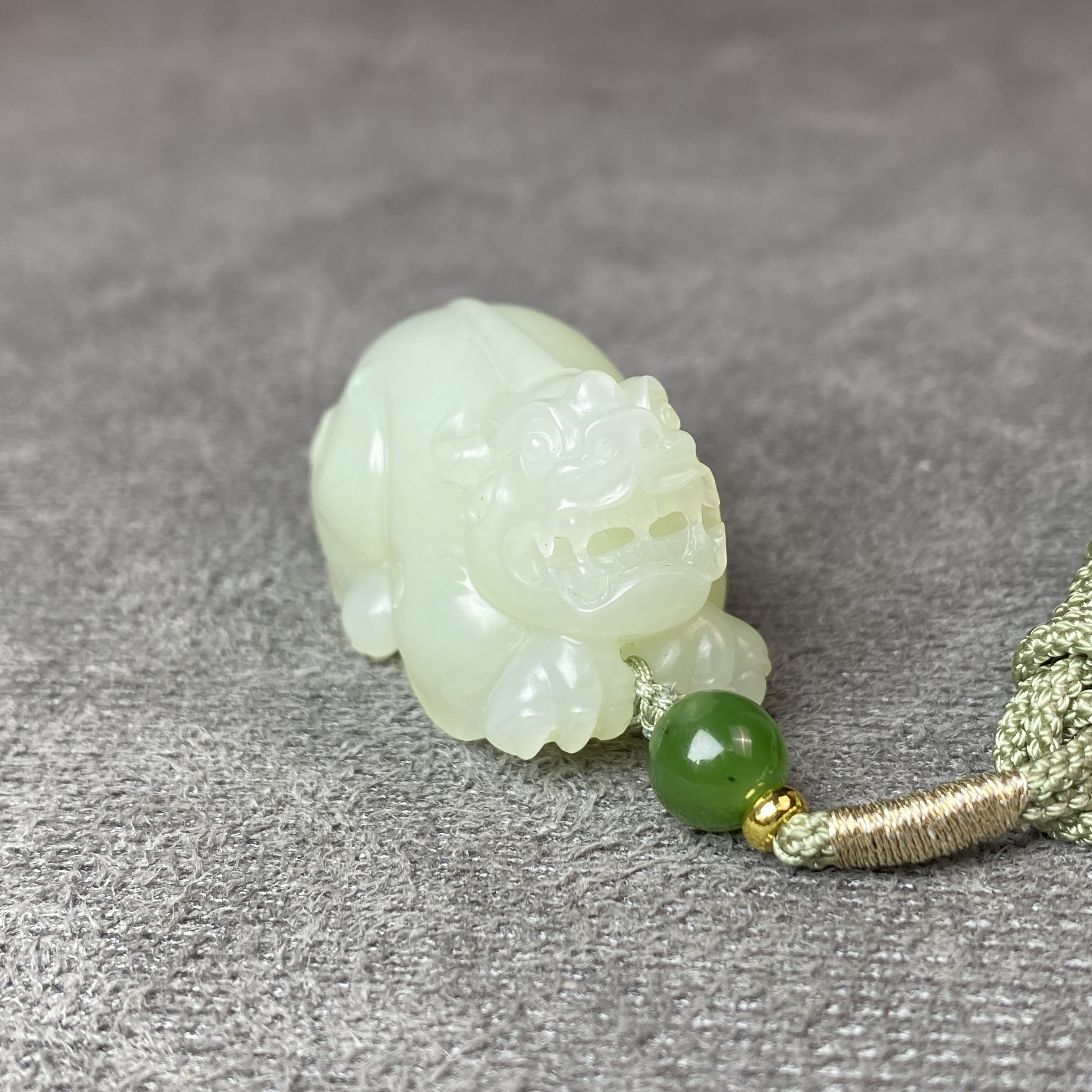 新疆和田玉且末山料暖色青白貔貅吊坠36克