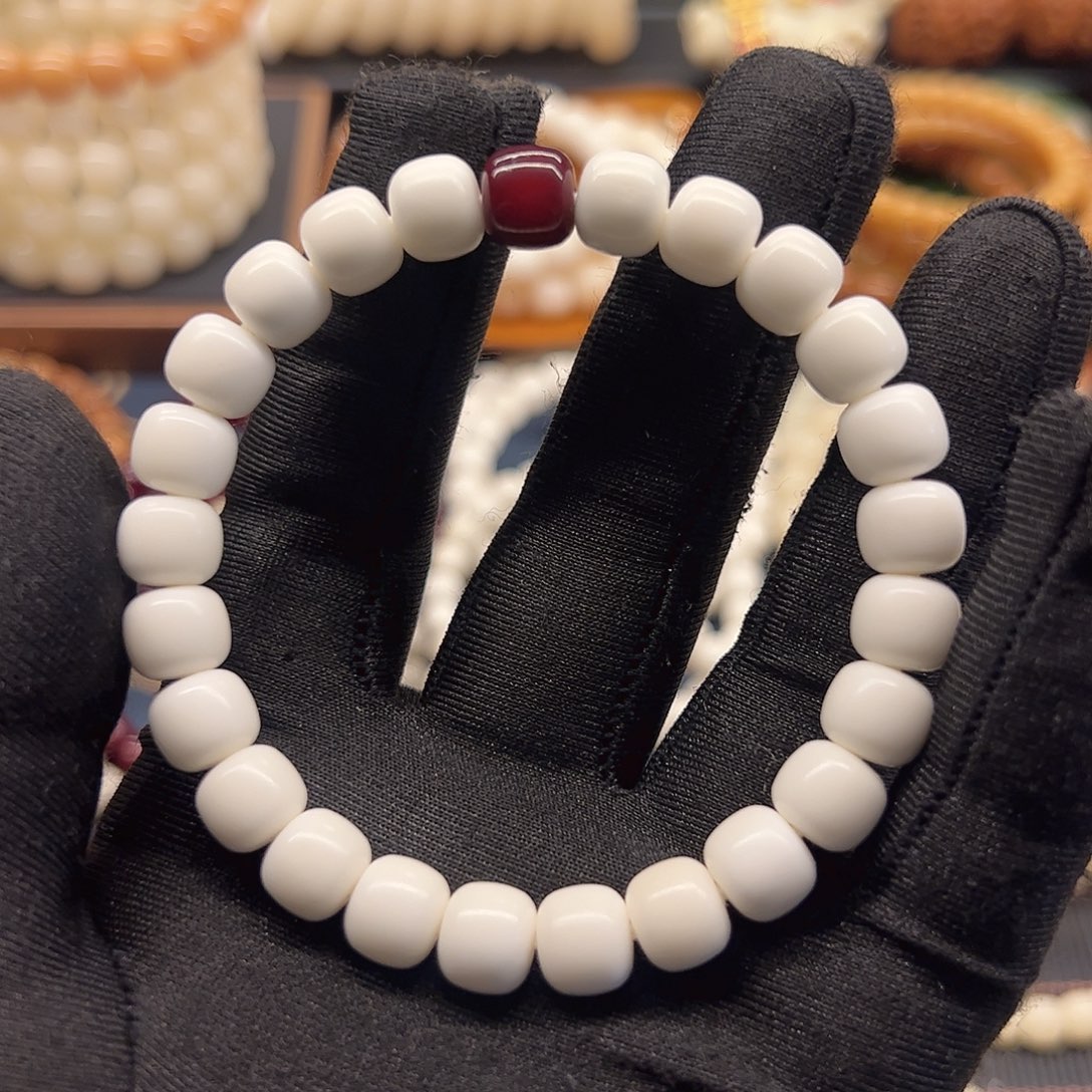 張***博手串白玉菩提白玉菩提98桶30颗籽