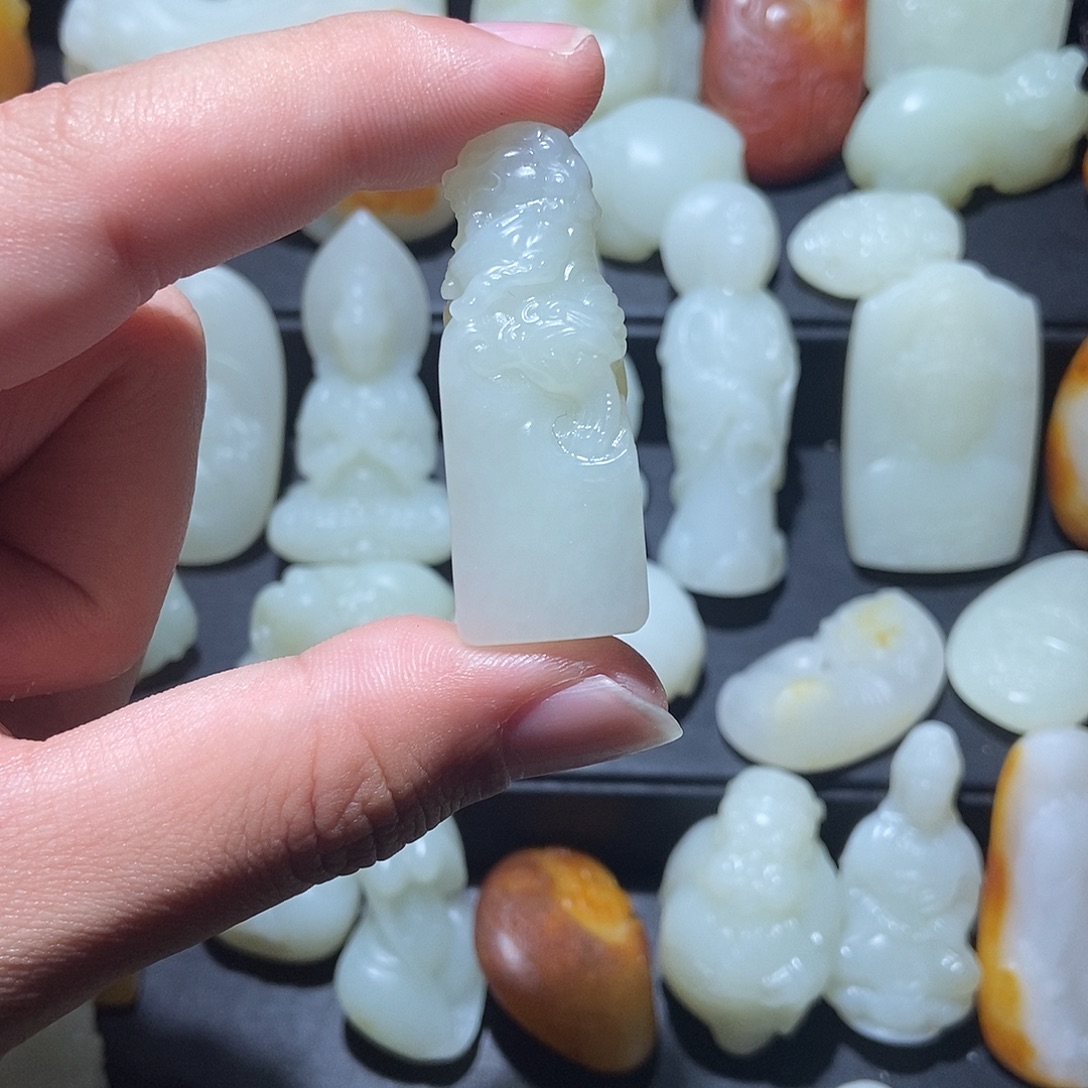 风***天和田玉未镶嵌颈饰