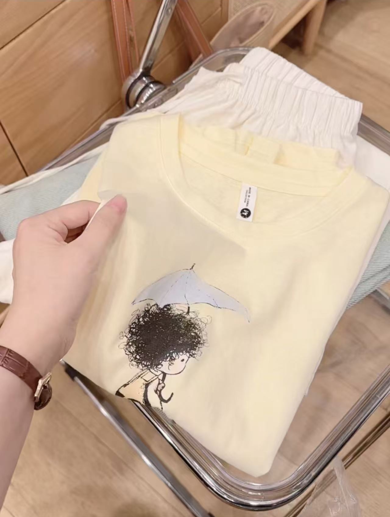 阿雨家巨好看！韩国馆黄色卷发雨伞女孩柔软短袖