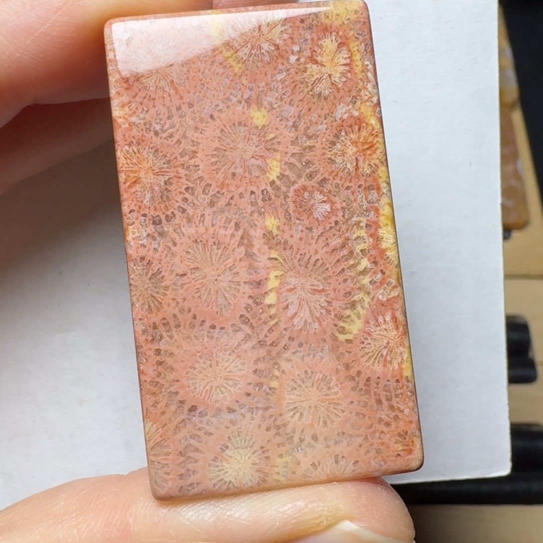 硅化玉保真 红粉色未镶嵌