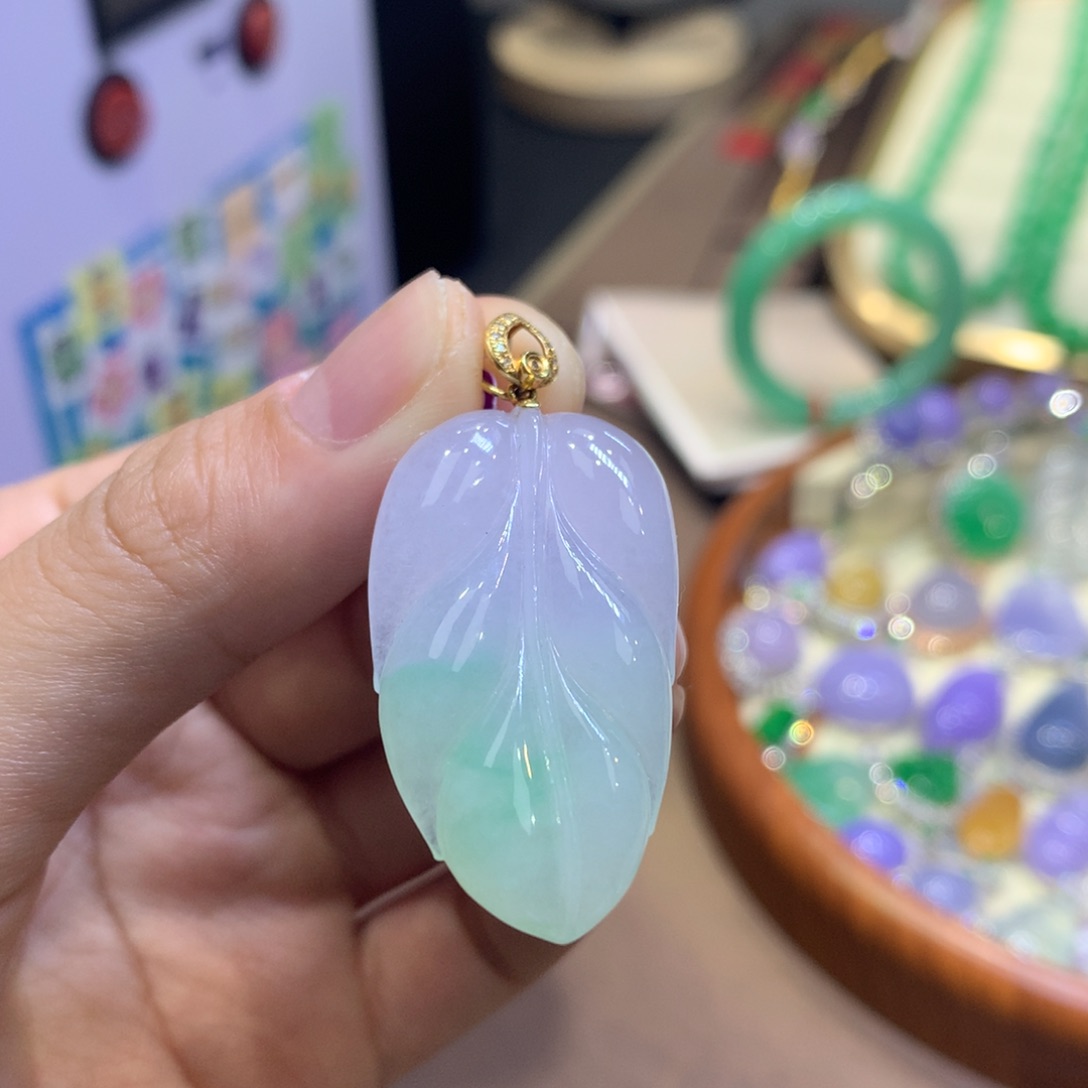 翡翠18K金镶嵌颈饰翡翠