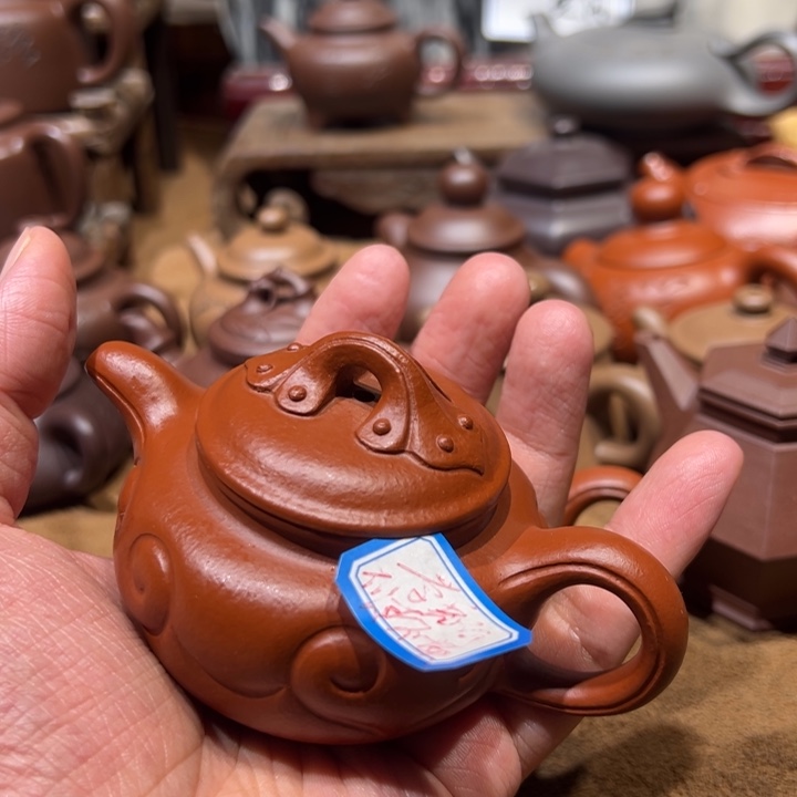 茶壶紫砂林*。宜兴紫砂
