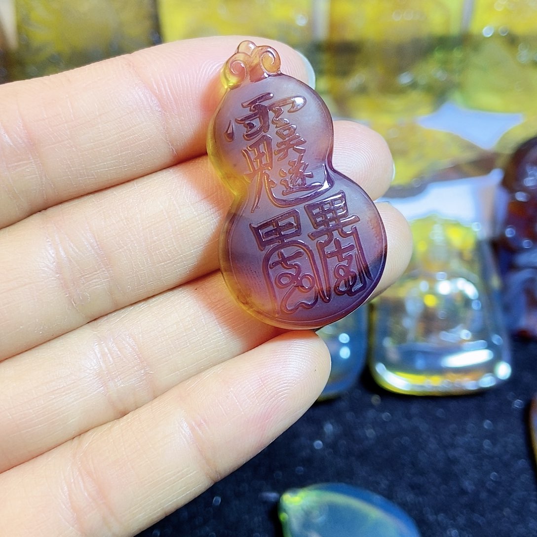 琥珀颈饰未镶嵌葫芦