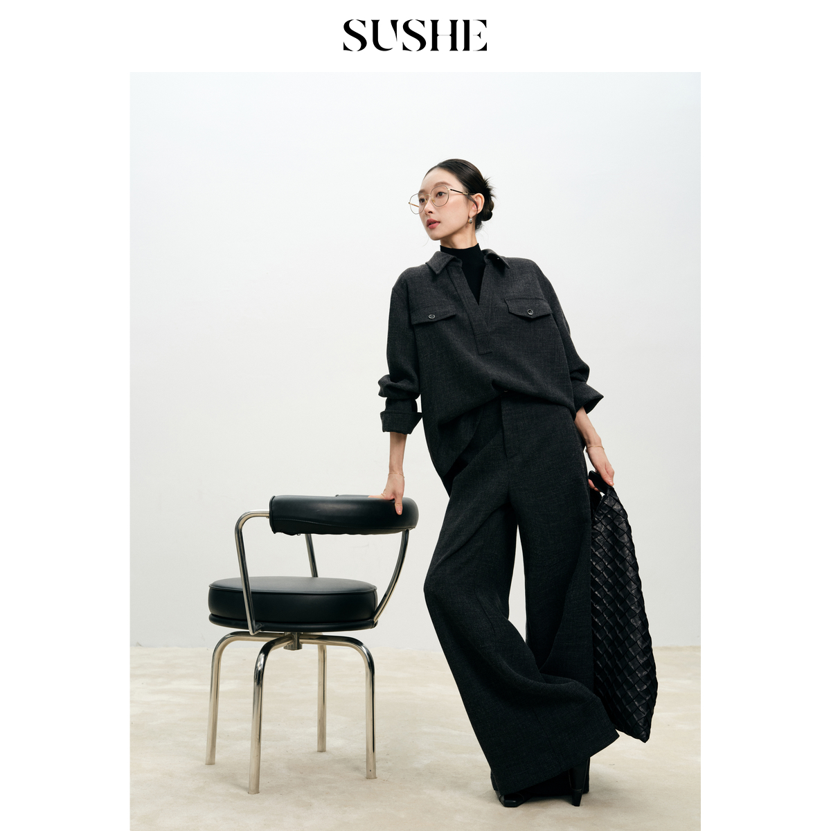 束皙SUSHE 旖旎 时髦老钱风十字纹肌理深V翻领上衣高腰阔腿裤套装