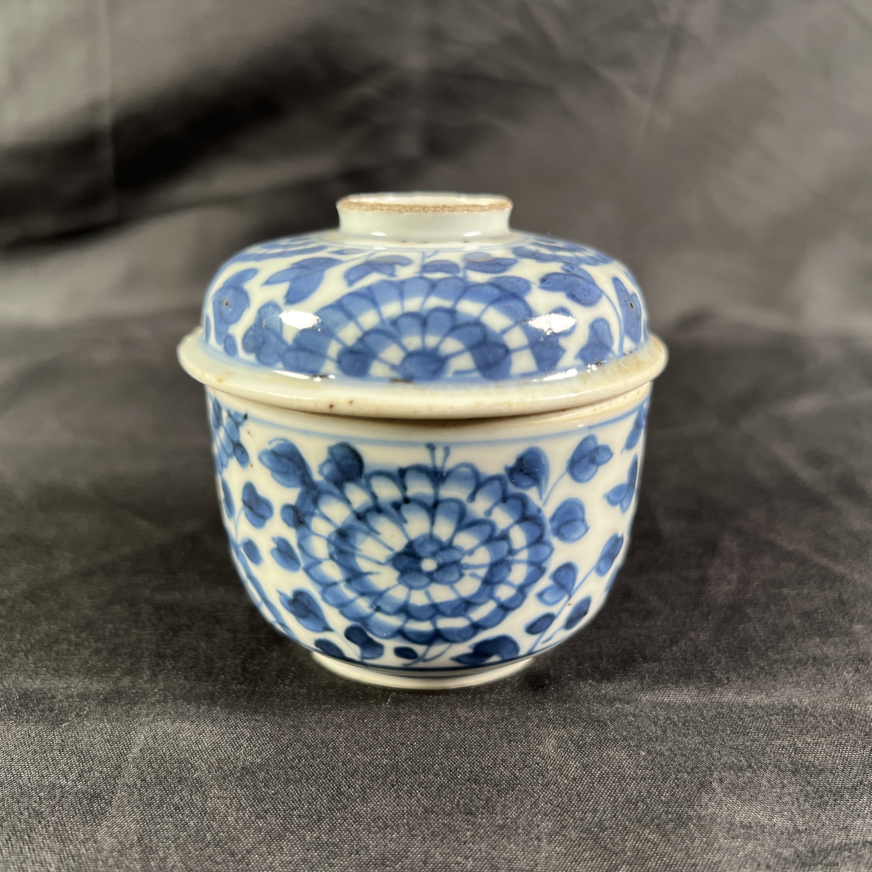 青花花卉纹小盖罐