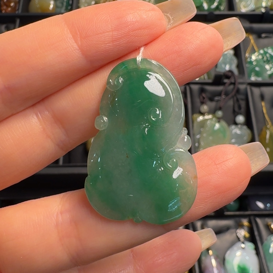 翡翠未镶嵌颈饰如意