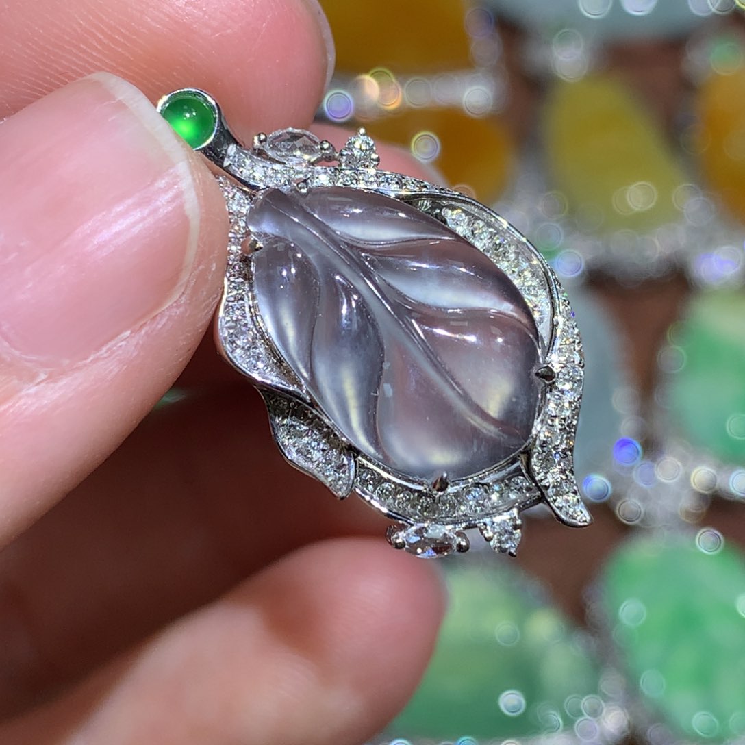 翡翠颈饰18K金镶嵌叶子