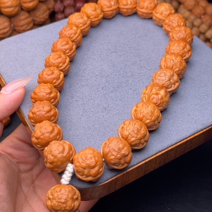 猴头核桃吊坠蟾王手持1.8尺寸