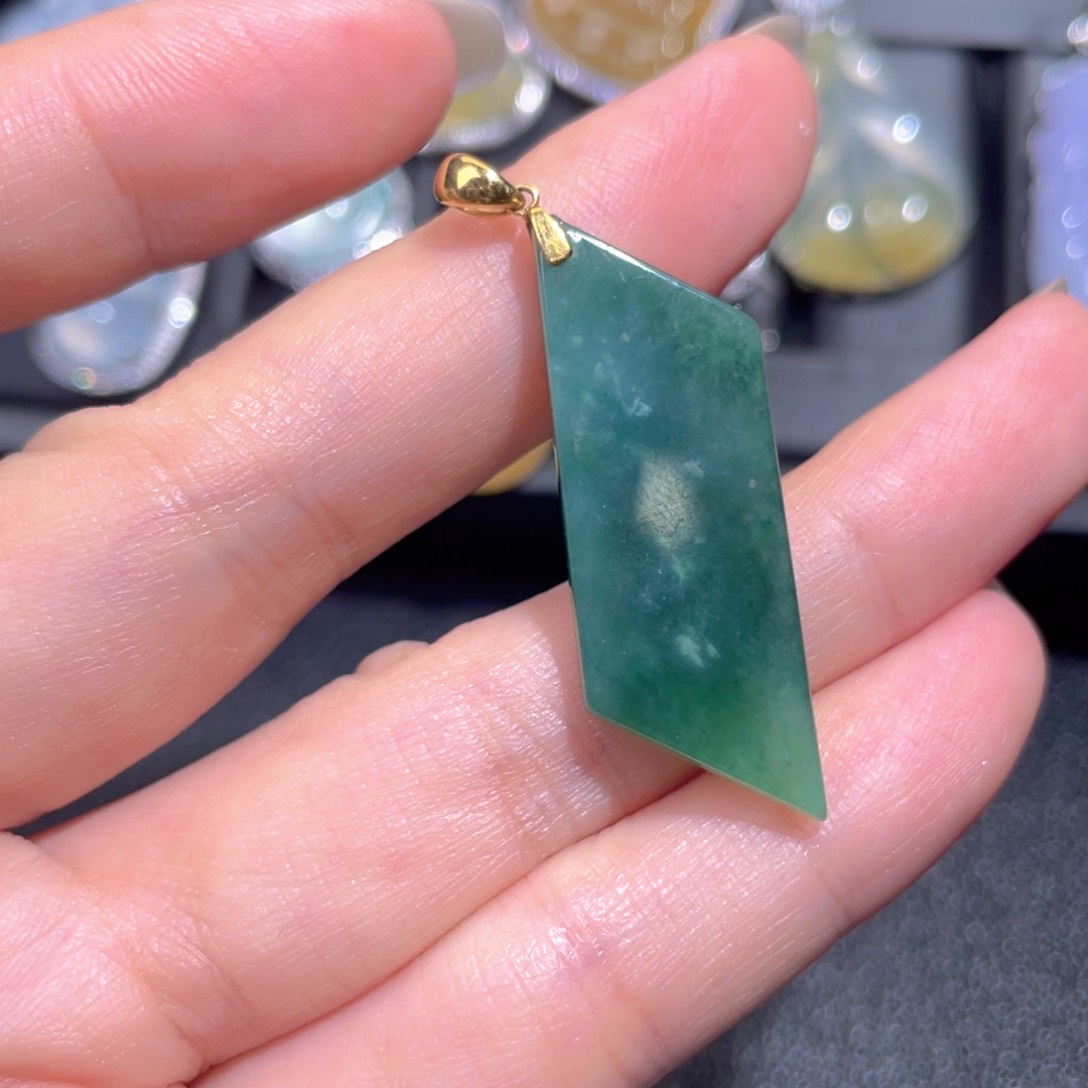 颈饰18K金镶嵌翡翠翡翠