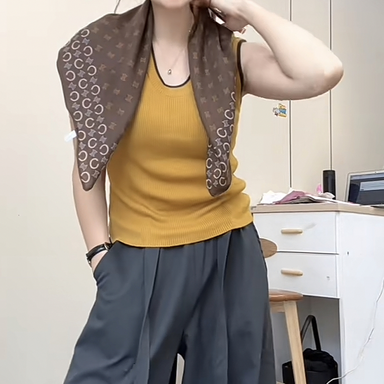 欧货撞色领姜黄色U型针织背心