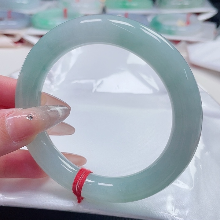 翡翠手镯未镶嵌缅甸