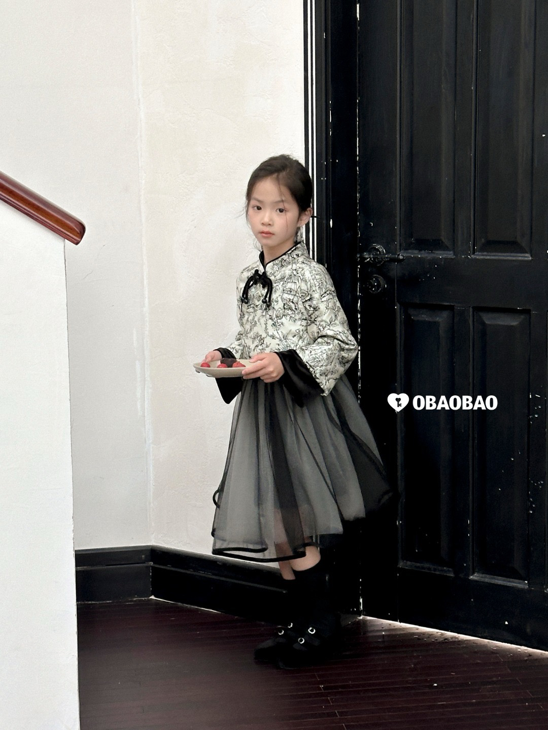 深色连衣裙春秋款