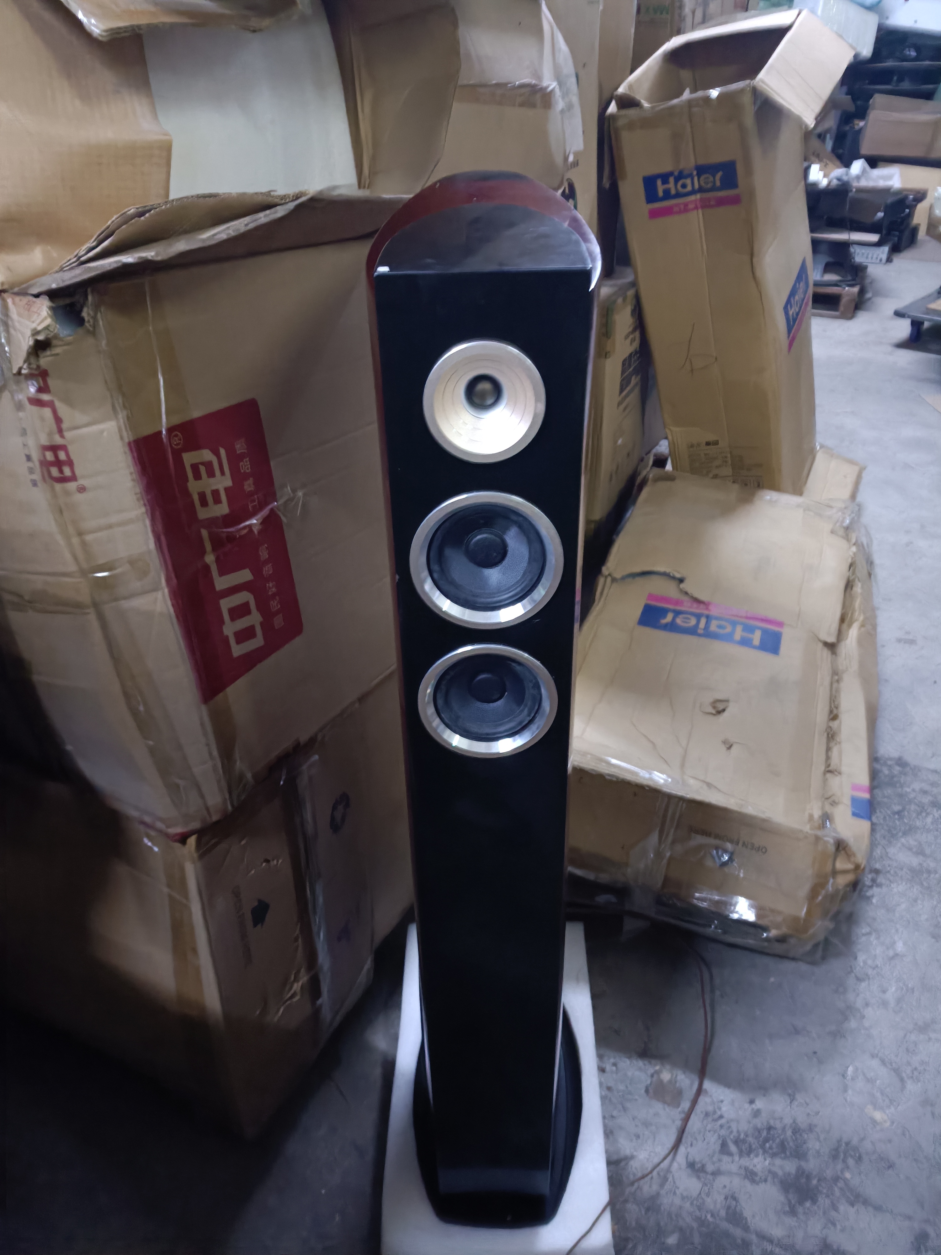 准新品  八寸三分频HiFi落地音响，全箱体钢琴烤漆，不包邮