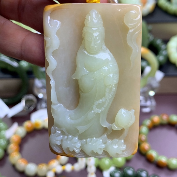 吊坠(赠链)未镶嵌透闪石质玉