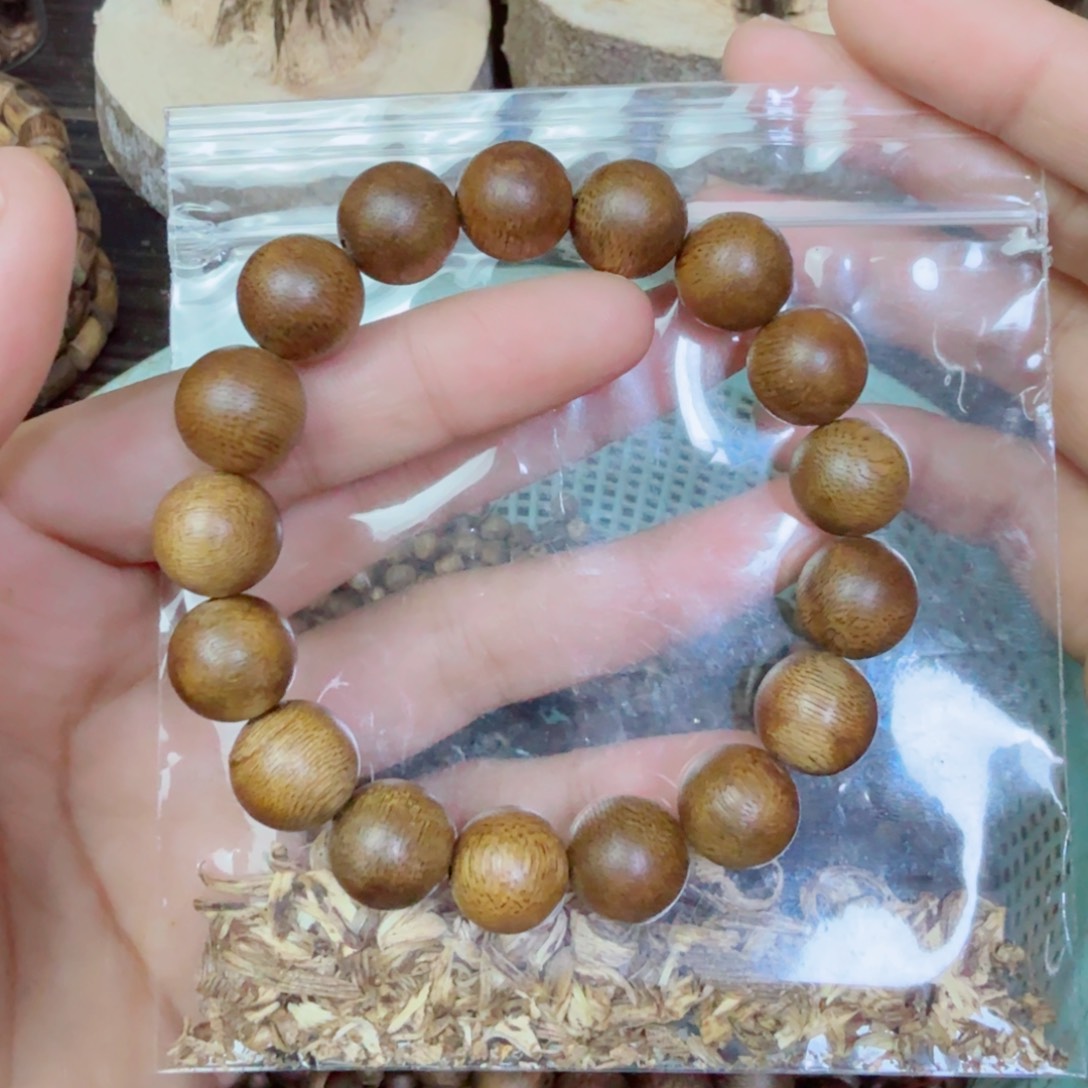 沉香沉香碎屑海南黄油格1.2规格8克