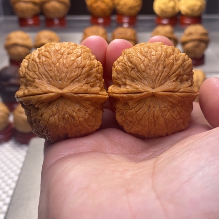 文玩核桃把件4金丝绣球