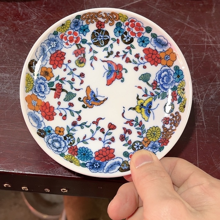 瓷片/////直径13.5厘米。红 