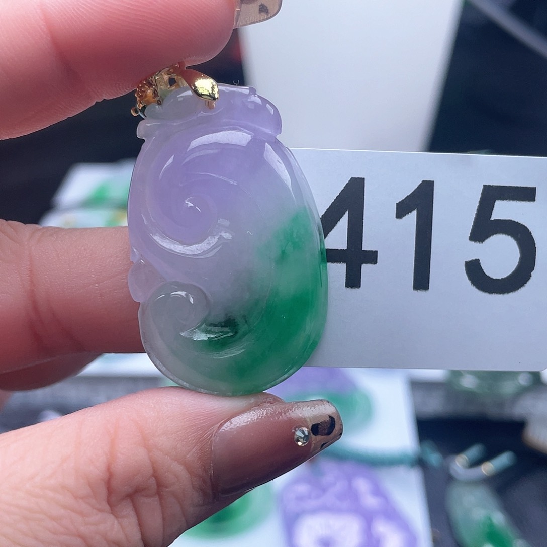 翡翠吊坠(赠链)未镶嵌