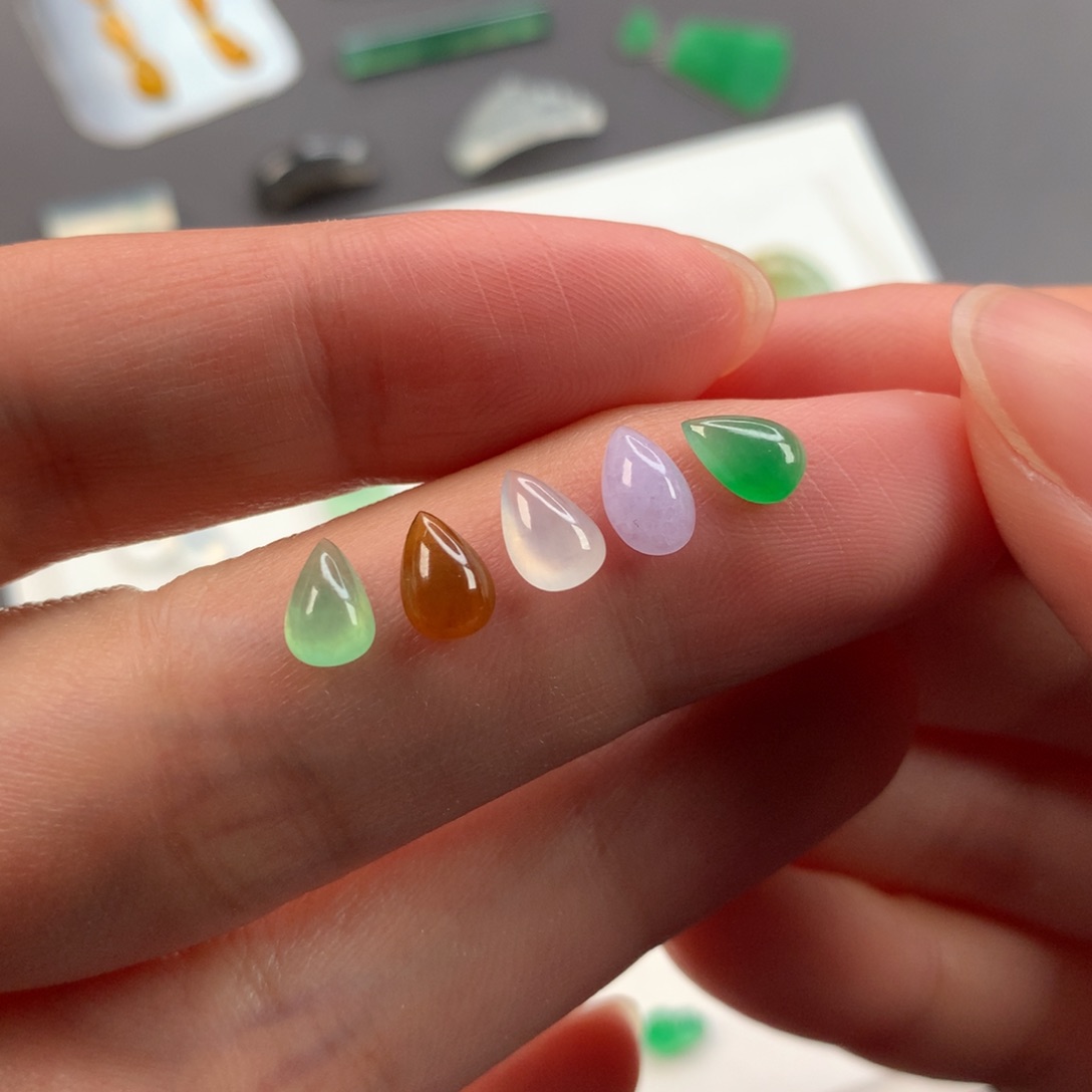 颈饰未镶嵌翡翠五彩水滴